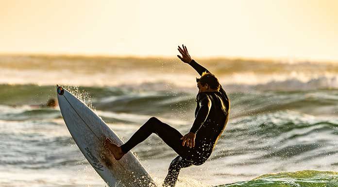 Surfer: Aloha Dude! Immer auf der Suche nach der perfekten Welle